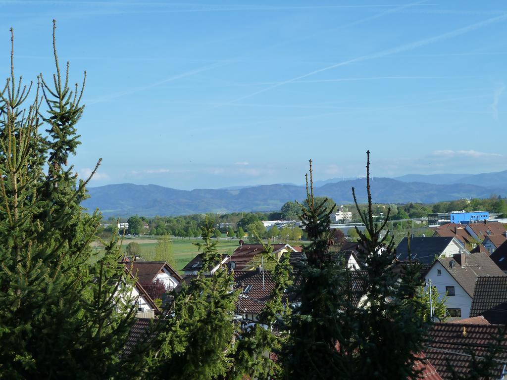 Helle 70 Qm Ferienwohnung Mit Herrlichem Blick Teningen Εξωτερικό φωτογραφία